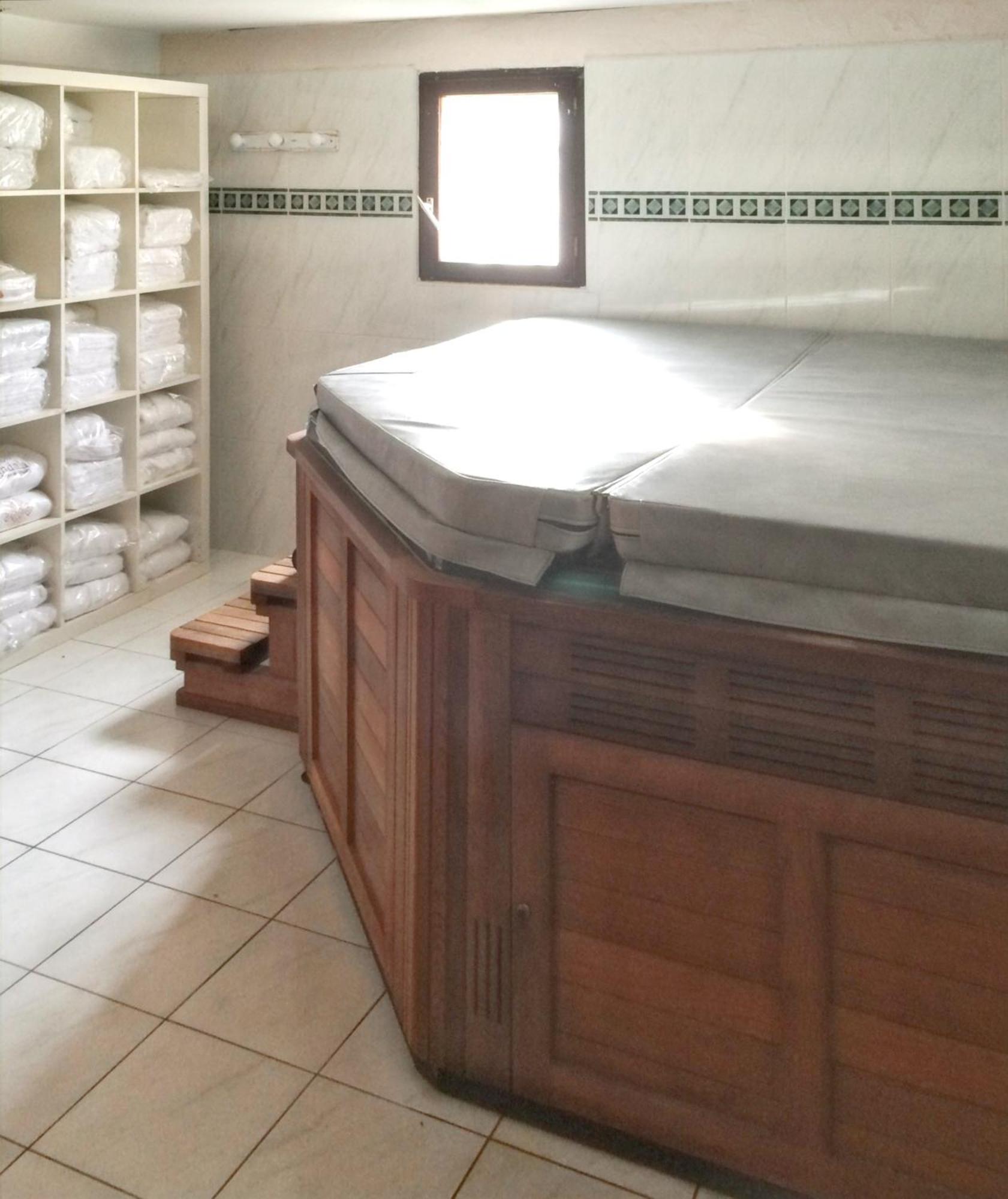 Villa Spacieuse Avec Piscine A Saint Maximin Exterior foto