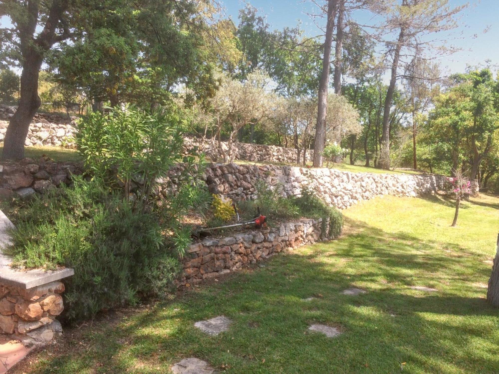 Villa Spacieuse Avec Piscine A Saint Maximin Exterior foto